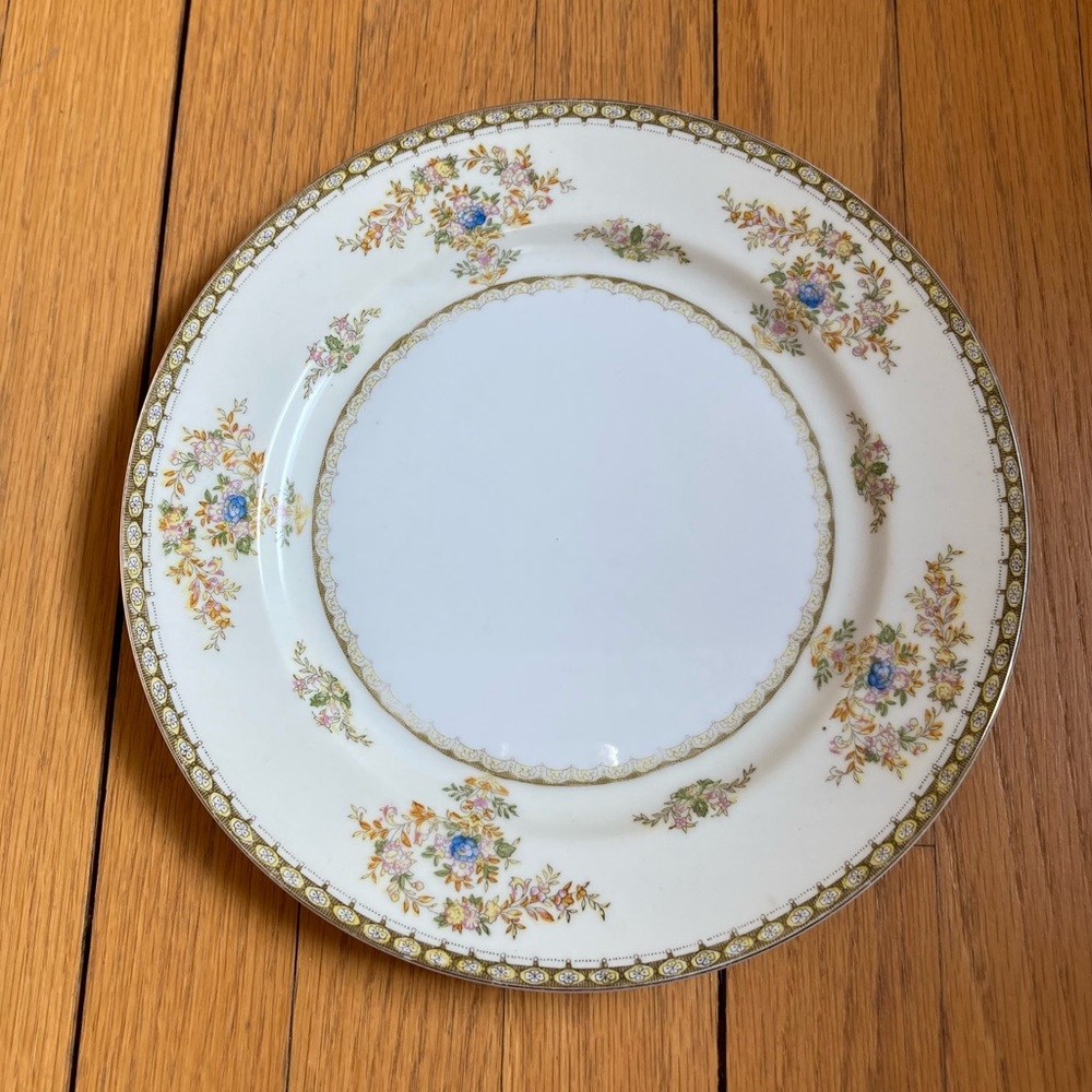 Royal Embassy China Fresno - Dinner plate